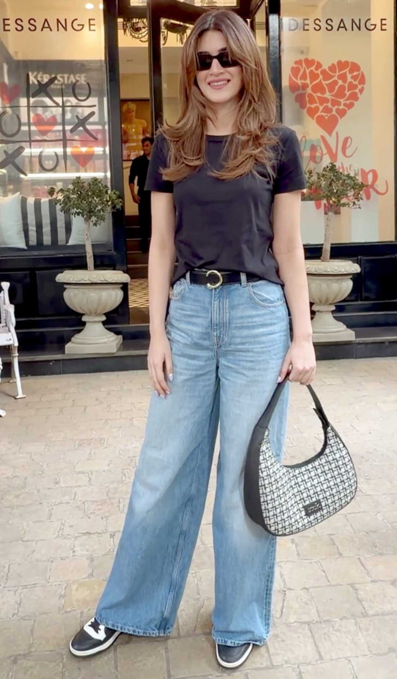 <p>Kriti Sanon was spotted outside a salon, flaunting her new haircut. She looked casual in a black t-shirt and blue jeans.</p> <p>Kriti Sanon was spotted outside a salon, flaunting her new haircut. She looked casual in a black t-shirt and blue jeans.</p>